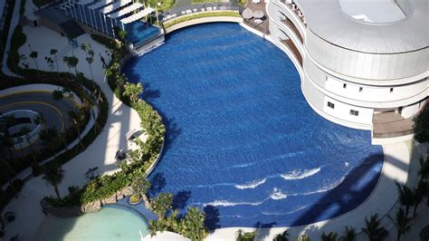WAVE Pool Bar Restauray .